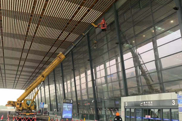 源城玻璃幕墙维护和保养